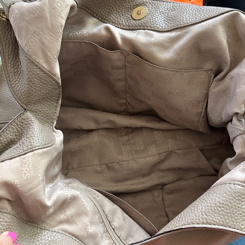 Michael Kors Light Brown Leather Tote Bag with Gold Details - Picture 3 of 11